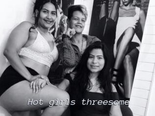 Hot_girls_threesome