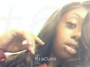 MiaCums