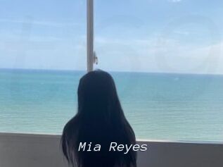 Mia_Reyes