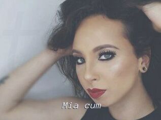 Mia_cum