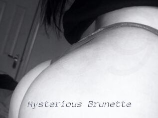 Mysterious_Brunette