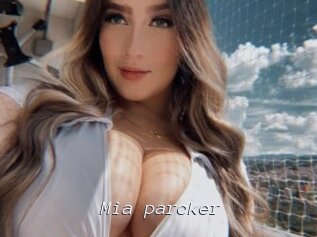 Mia_parcker