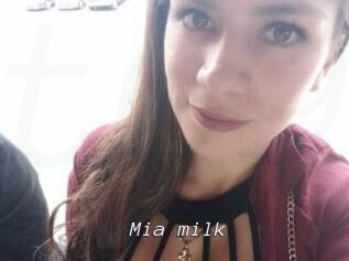 Mia_milk
