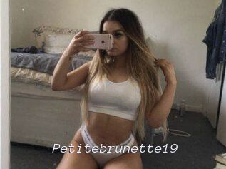 Petitebrunette19