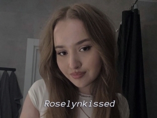Roselynkissed