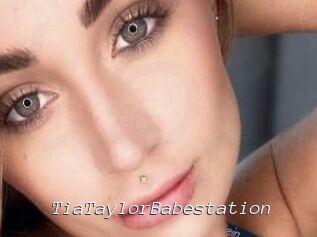 TiaTaylorBabestation