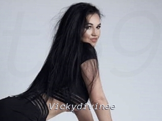 Vickydivinee